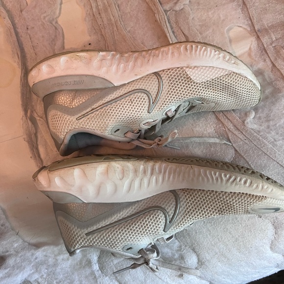 nike white running shoes - Picture 4 of 5